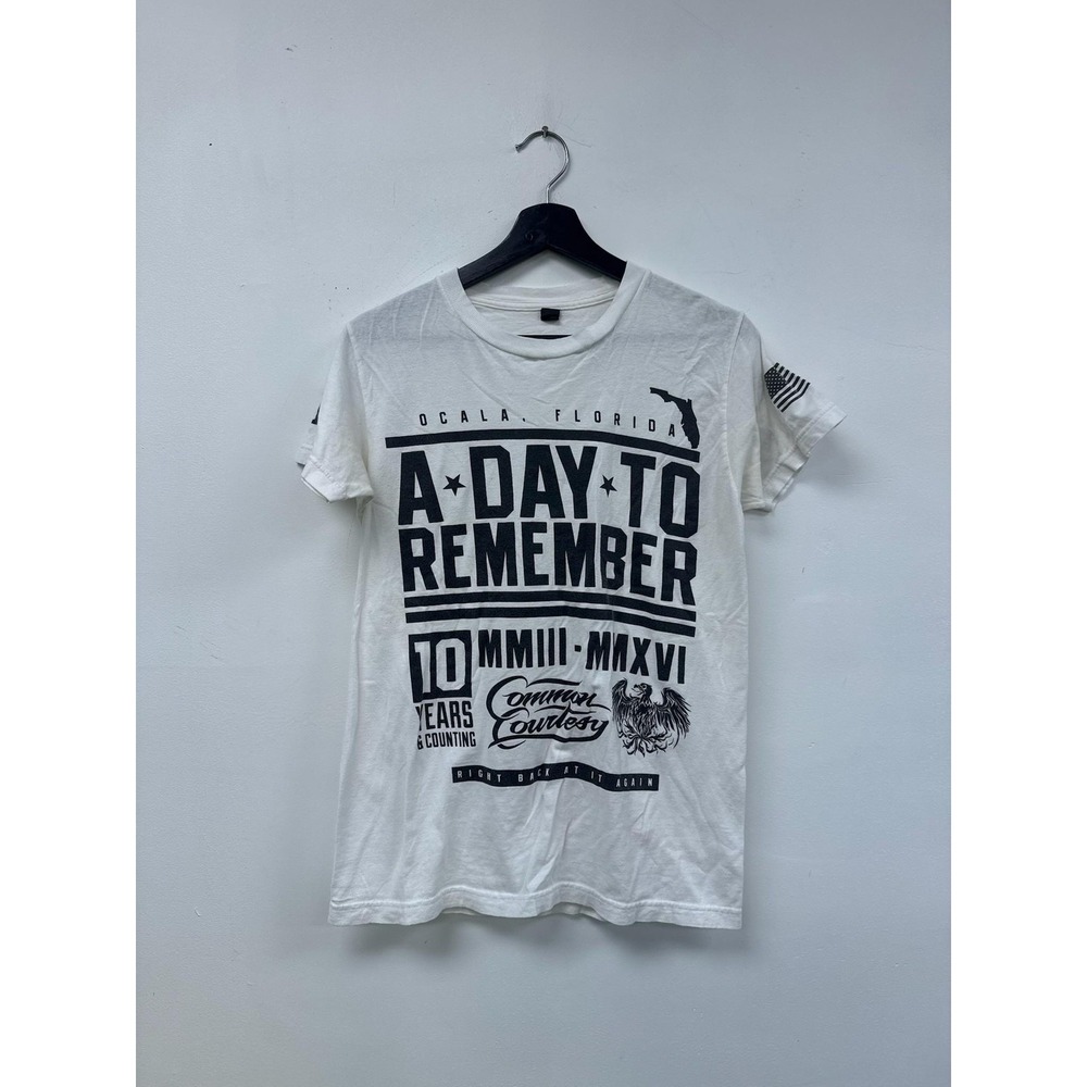 A Day To Remember Shirt Mens Small White 10 Years Common Courtesy Band‎ Tour